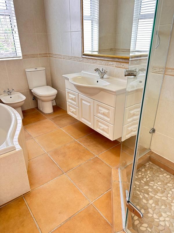 To Let 4 Bedroom Property for Rent in Fish Hoek Western Cape